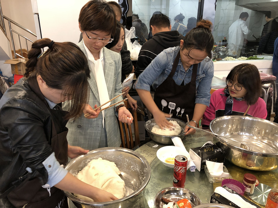 建工地產(chǎn)開(kāi)展“舌尖上的中秋”活動(dòng)