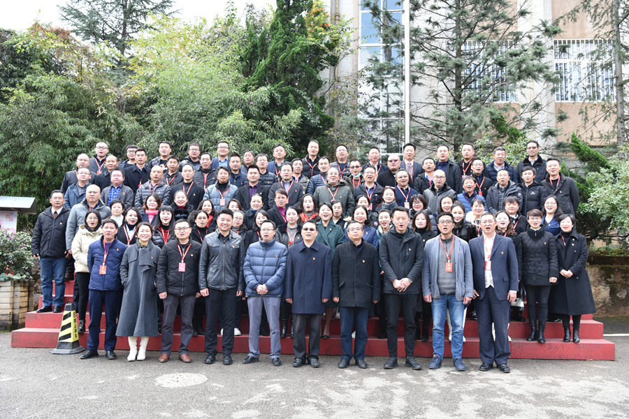 公司 “中層管理人員”暨“萬名黨員進黨?！迸嘤枅A滿結(jié)業(yè)