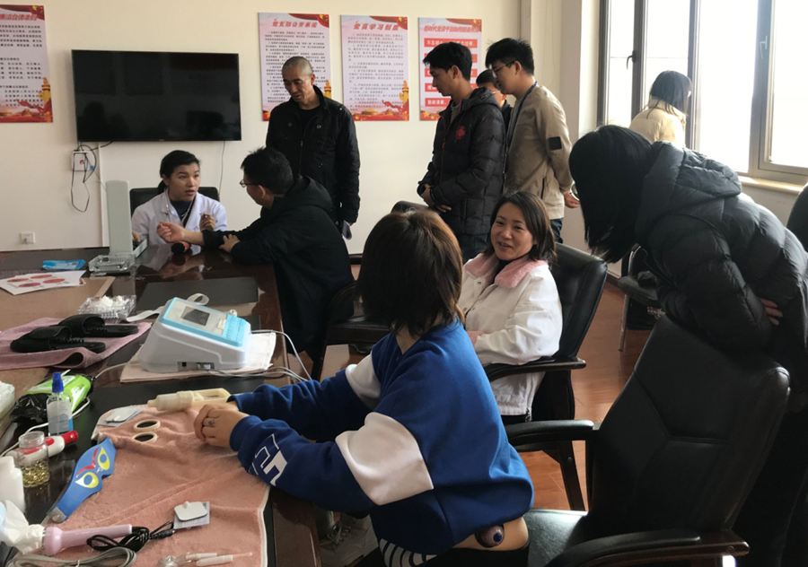 中國康復理療研究院調研人員到云建、南疆公司進行義務健康指導