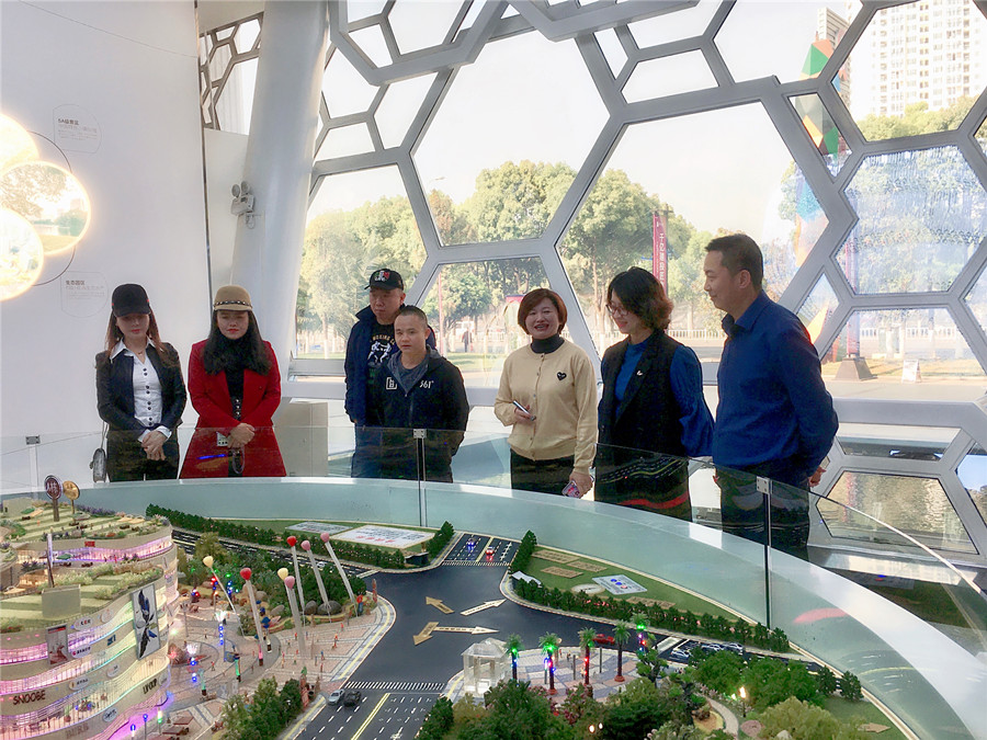 世界拳王熊朝忠到滇SHOW項(xiàng)目考察交流