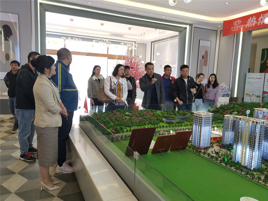 集團投融資部到康旅公司及清風明月廣場項目調(diào)研