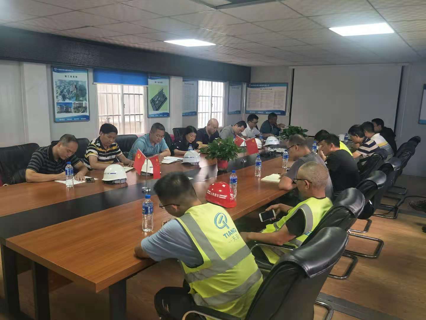 武繼紅、袁明紅到安居和苑項目開展安全生產(chǎn)檢查