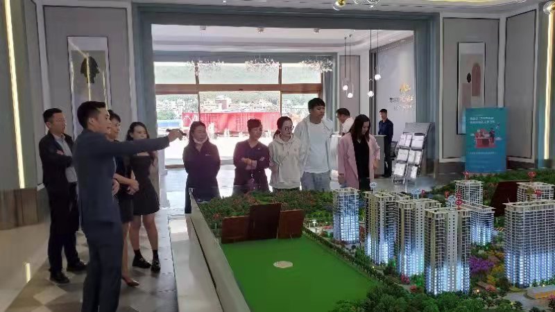 建投集團(tuán)團(tuán)委及老干處參觀調(diào)研清風(fēng)明月、意思橋康旅小鎮(zhèn)項(xiàng)目