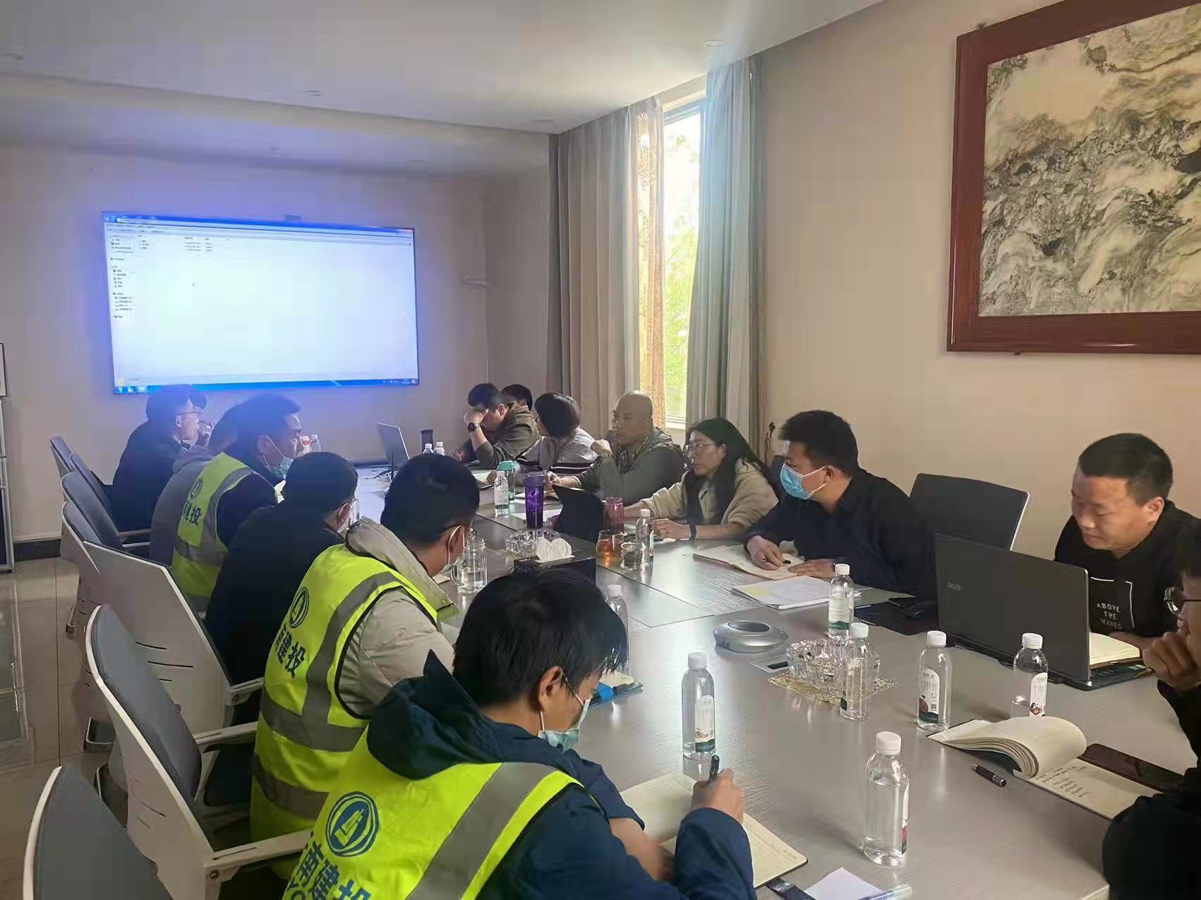 袁明紅到大理龍悅?cè)A府項目檢查指導