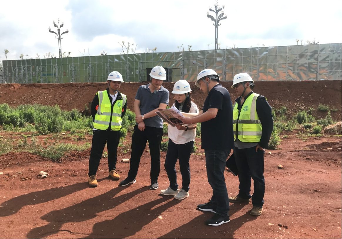 袁明紅到陽(yáng)春景秀項(xiàng)目現(xiàn)場(chǎng)指導(dǎo)規(guī)劃設(shè)計(jì)及施工前期工作