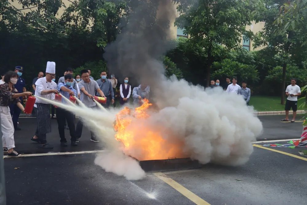 各基層單位組織開展安全消防應(yīng)急演練