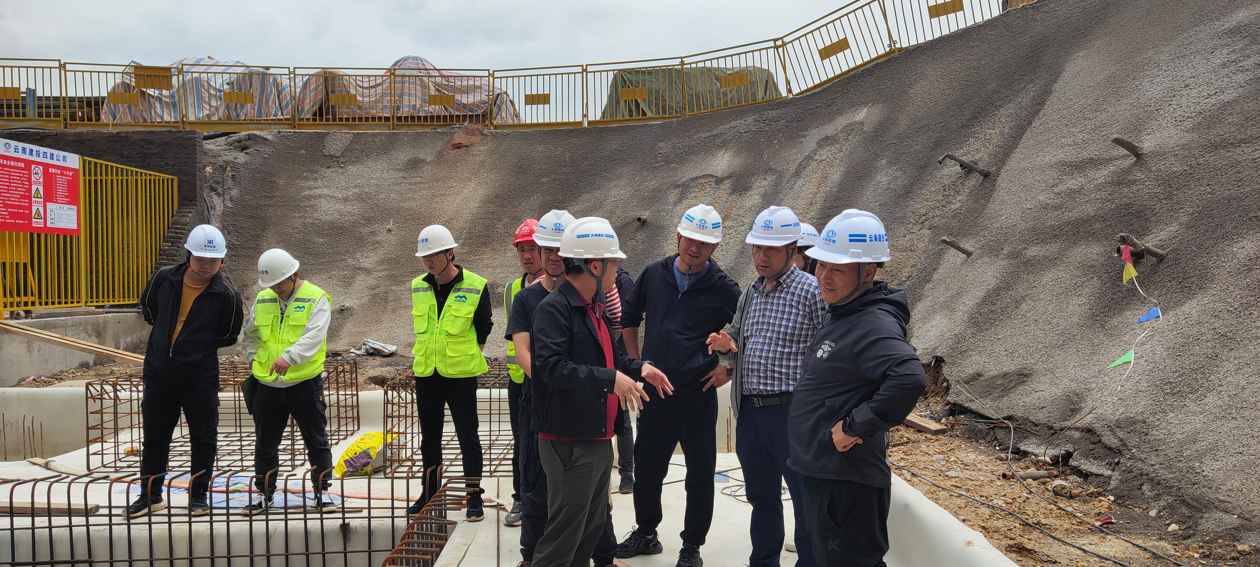 李榮華到曲靖片區(qū)檢查安全生產(chǎn)工作