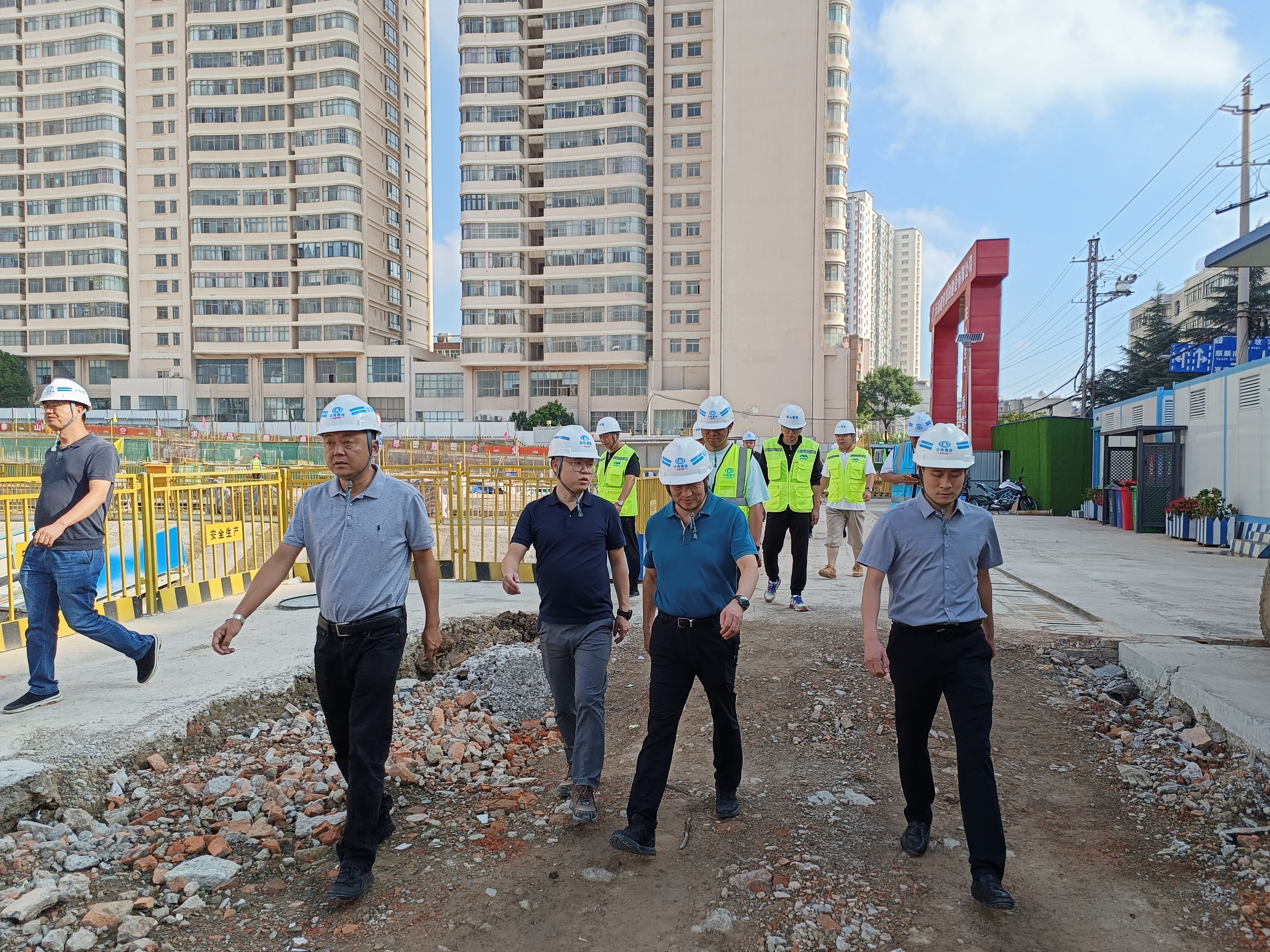 孟春柳到曲靖片區(qū)帶班檢查安全生產(chǎn)工作