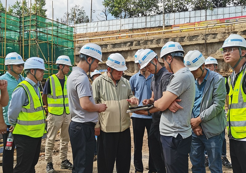 王曉方到建投學(xué)府項(xiàng)目調(diào)研