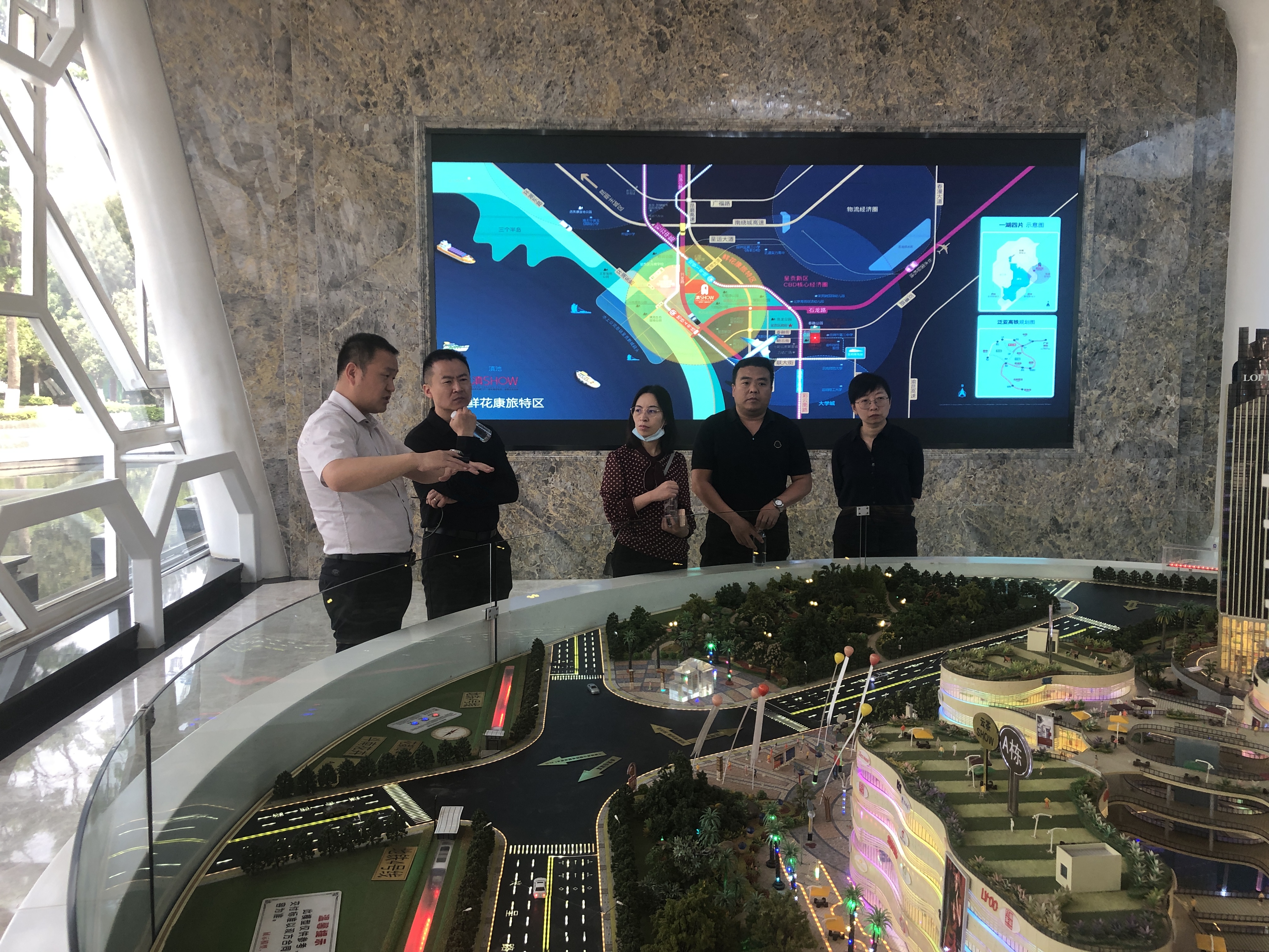 建設(shè)銀行城東支行到興冶廣場保障性租賃住房項目開展貸后檢查