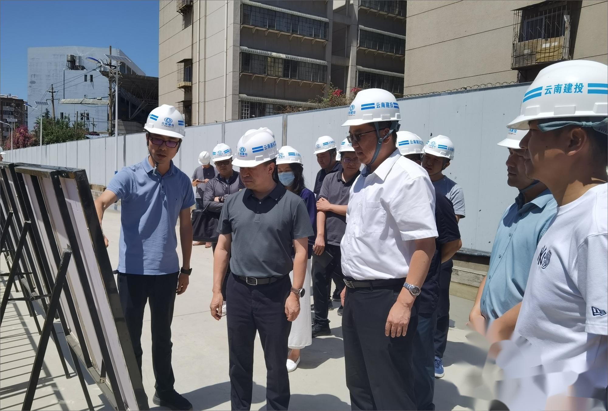 五華區(qū)政府到春城崋府項目調(diào)研