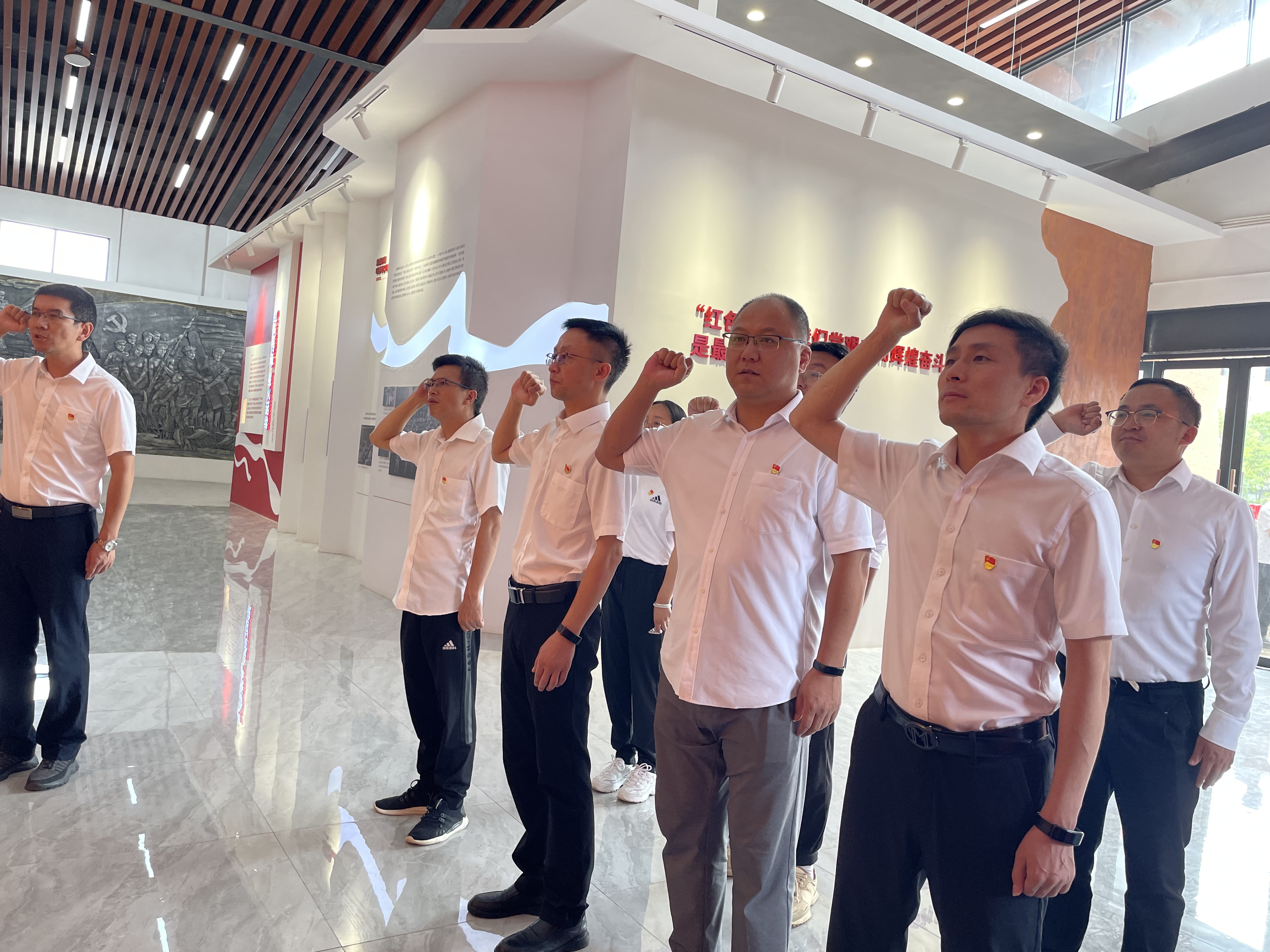 建工地產(chǎn)黨支部組織開展紅色教育主題活動