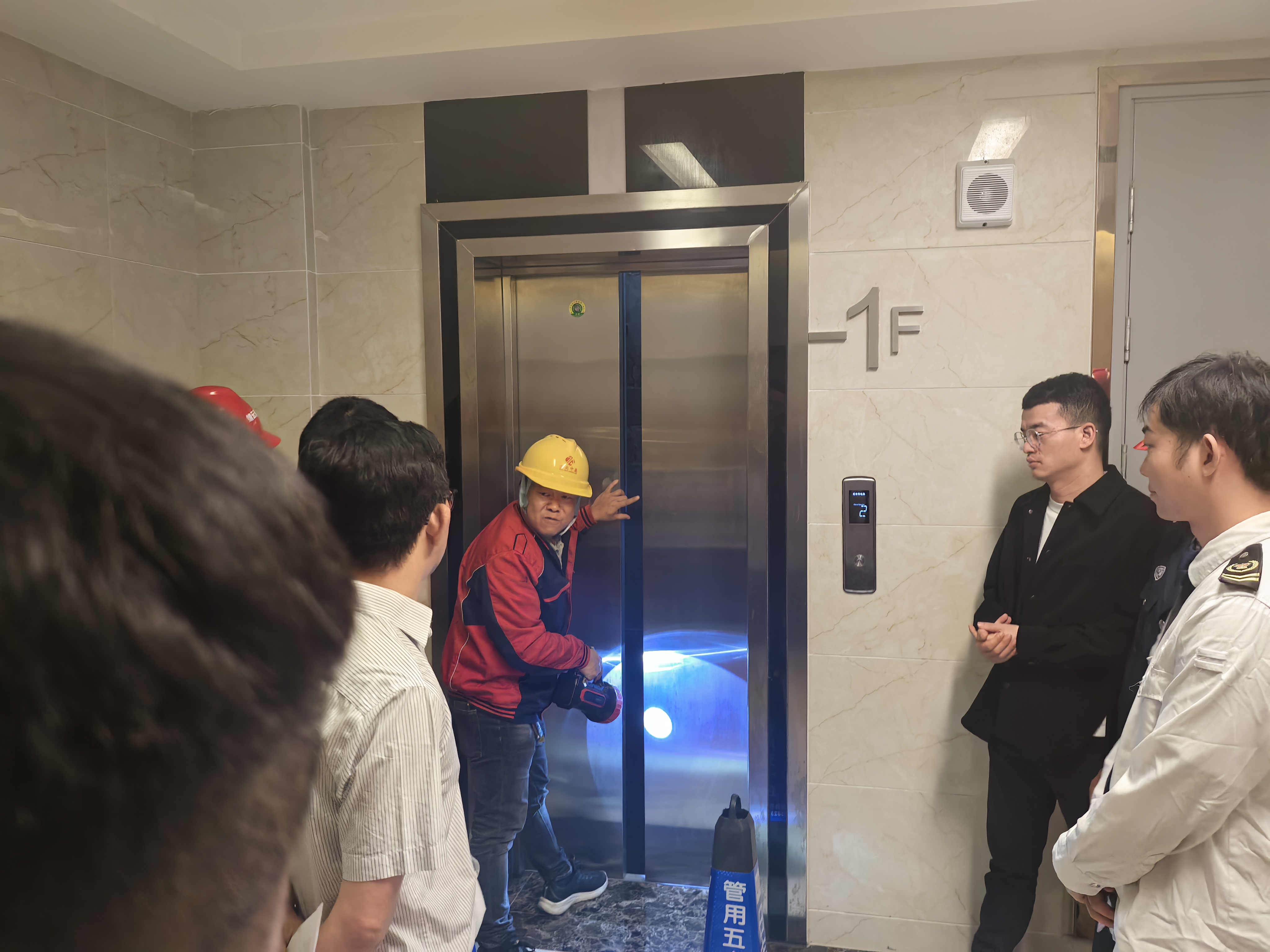 陽(yáng)宗海片區(qū)、曲靖片區(qū)開(kāi)展電梯應(yīng)急救援演練