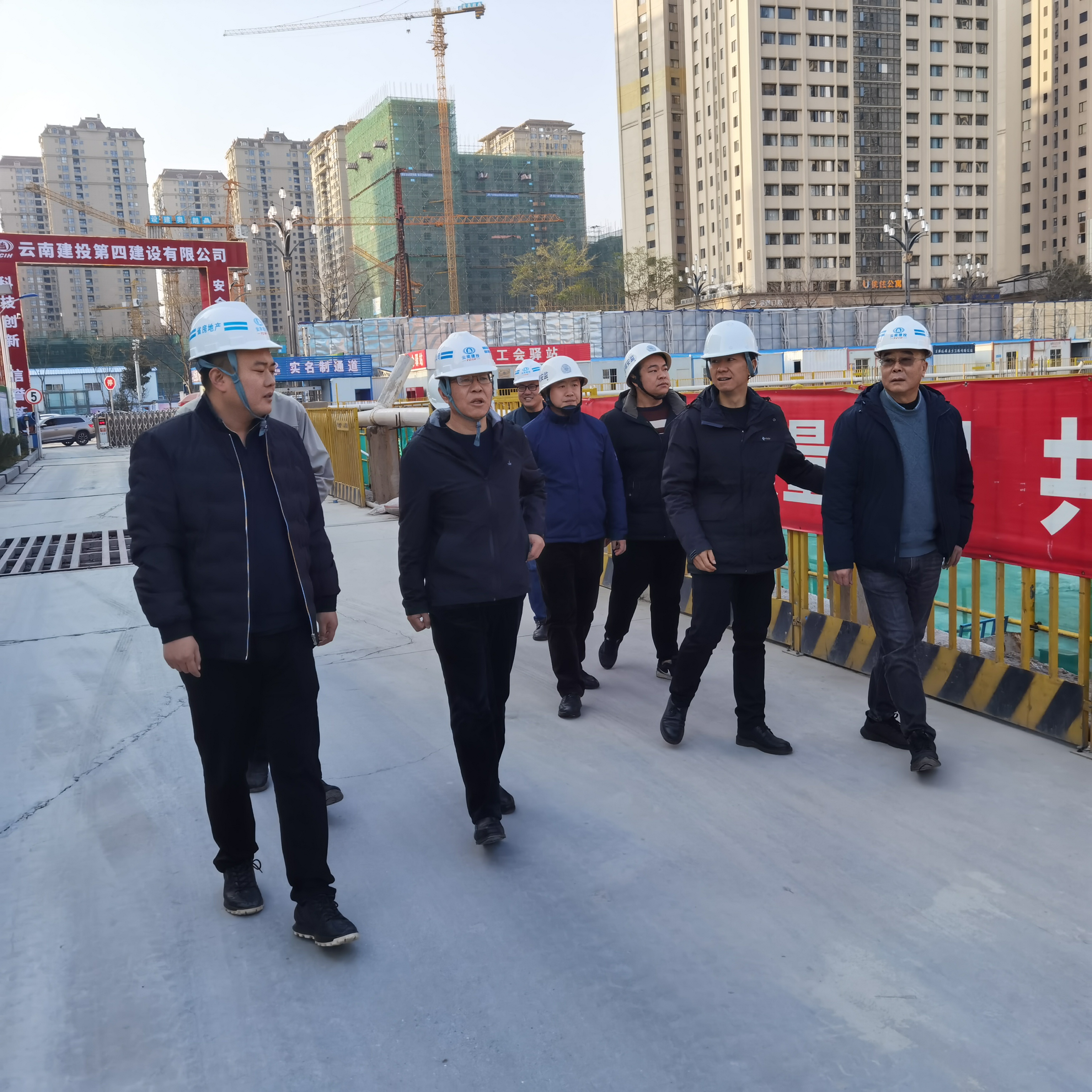 五華區(qū)人大常委會主任趙志良到建投·春城華府進行安全檢查