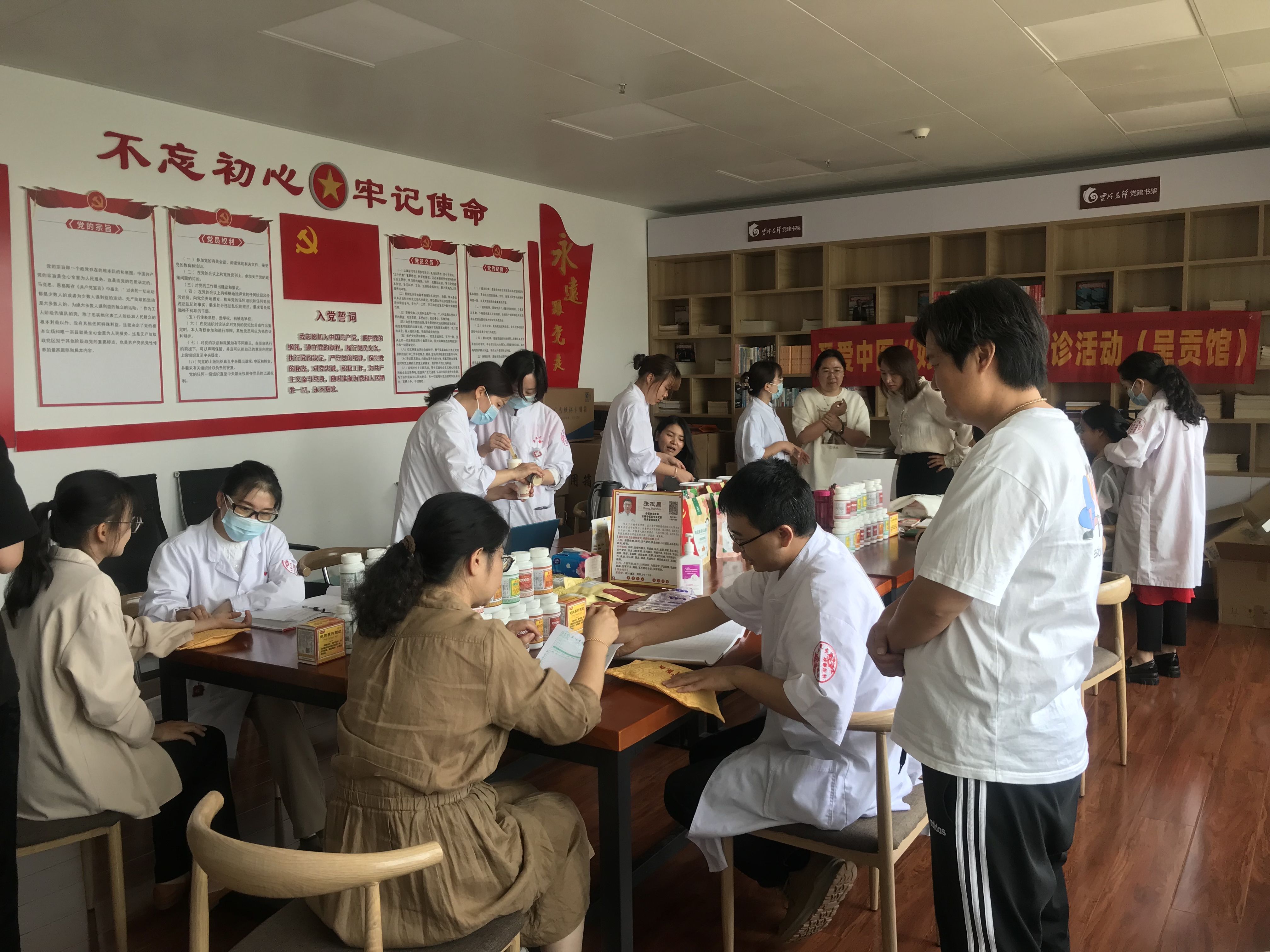 省房物業(yè)公司開(kāi)展“夏日送清涼”愛(ài)心義診活動(dòng)