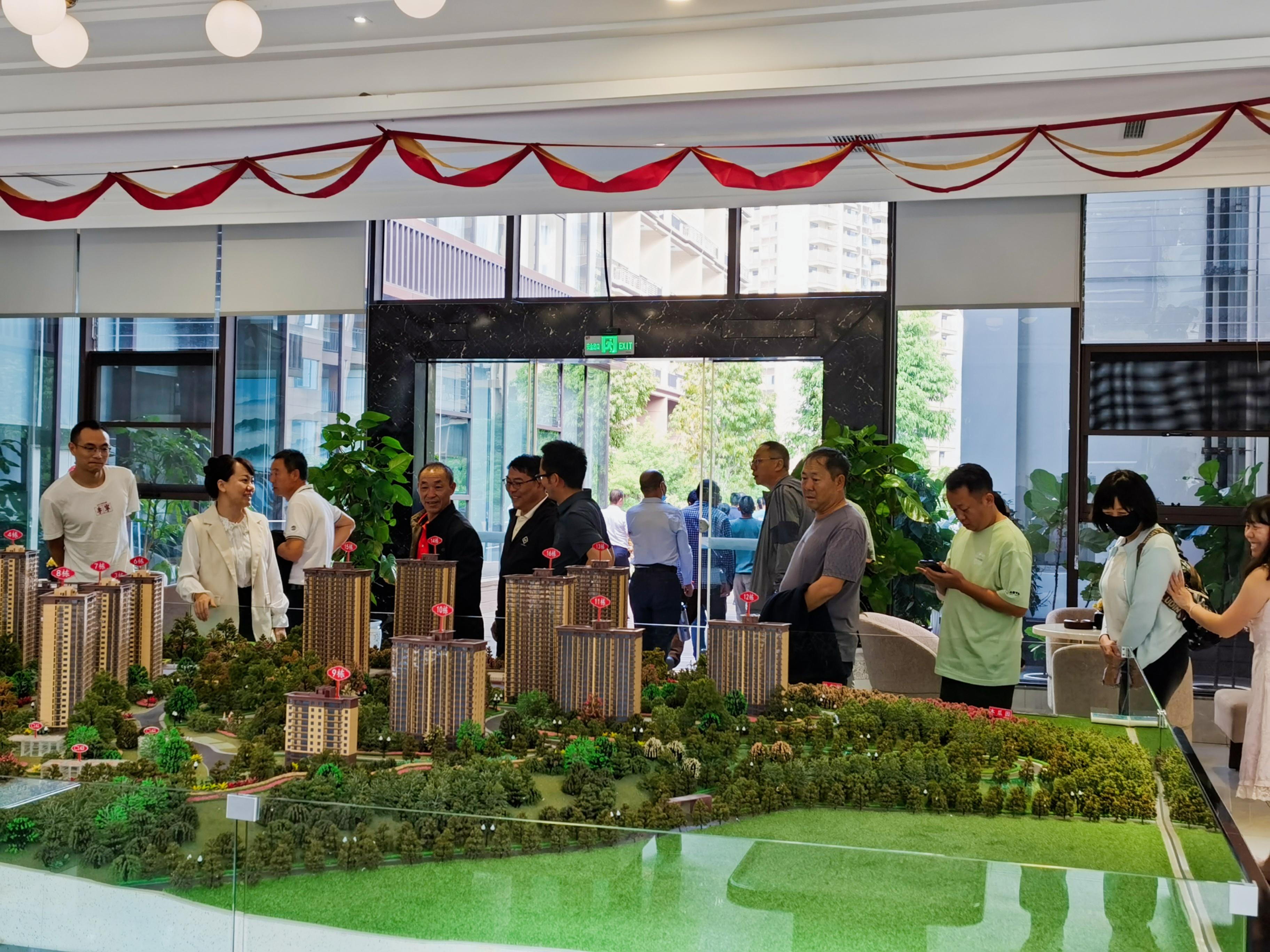 首屆云南民歌大家唱·線上滇峰賽在建投·四季錦府項(xiàng)目舉辦