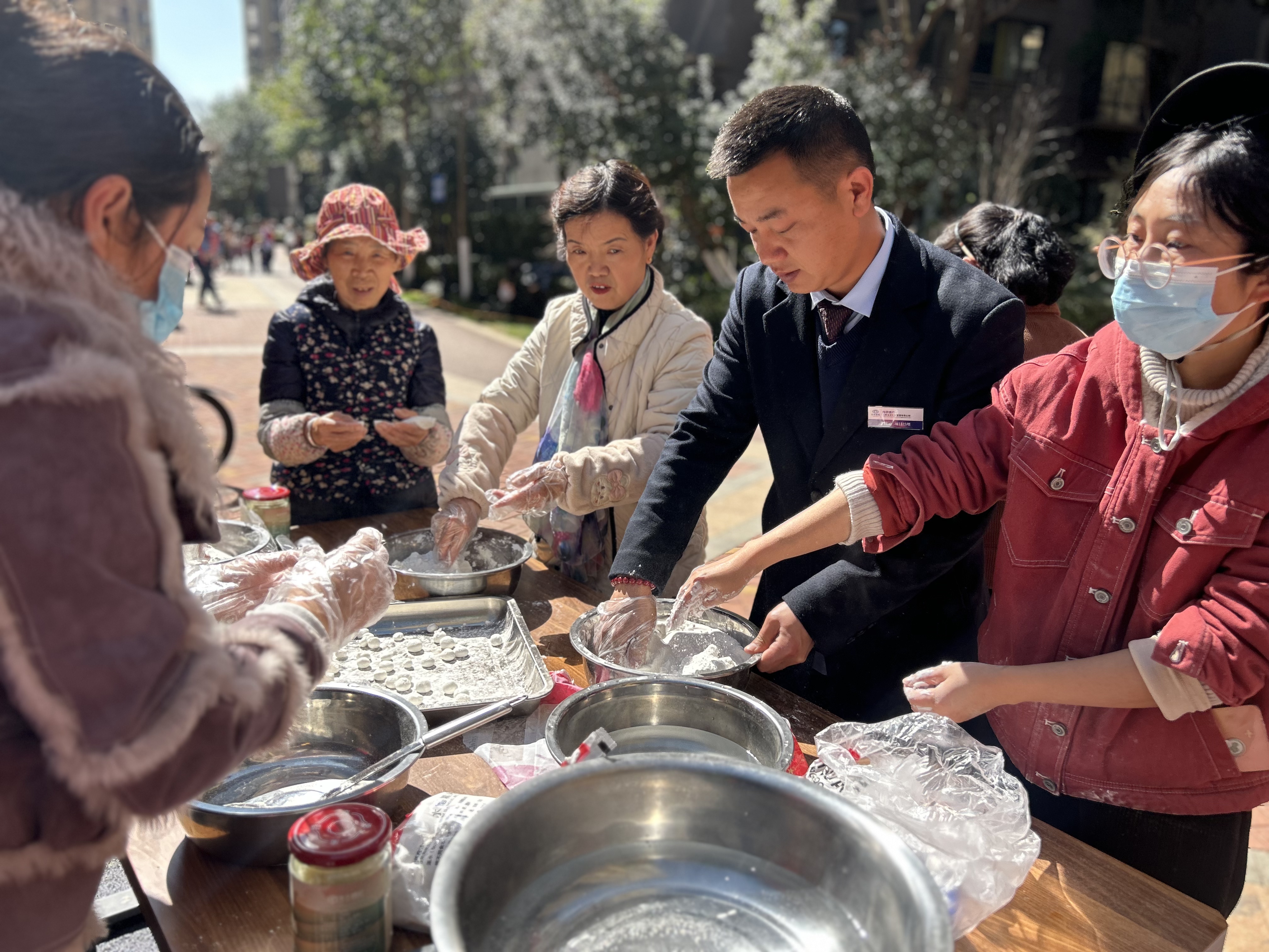 省房物業(yè)開展“濃濃鄰里情，乒乓鬧元宵” 活動(dòng)